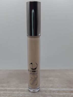 Saie Hydrabeam Hydrating & Concealing Under Eye Brightener in the shade "HB Half